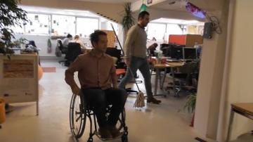Funkibator-medlemmar testar en arbetsdag i rullstol